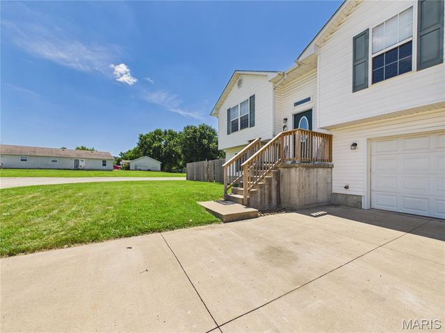 121 Penny Lane, Farmington, MO 63640