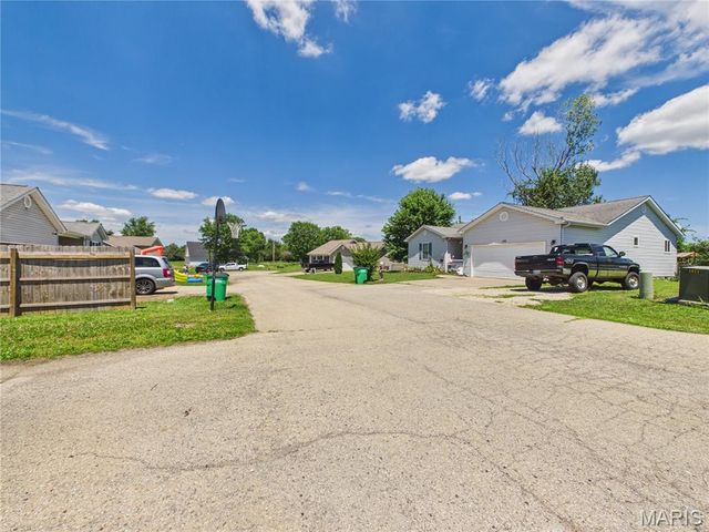 121 Penny Lane, Farmington, MO 63640