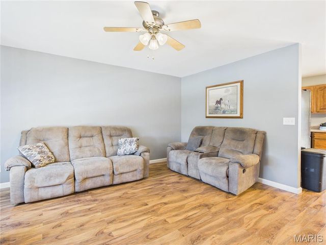 121 Penny Lane, Farmington, MO 63640