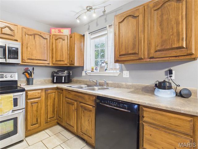 121 Penny Lane, Farmington, MO 63640