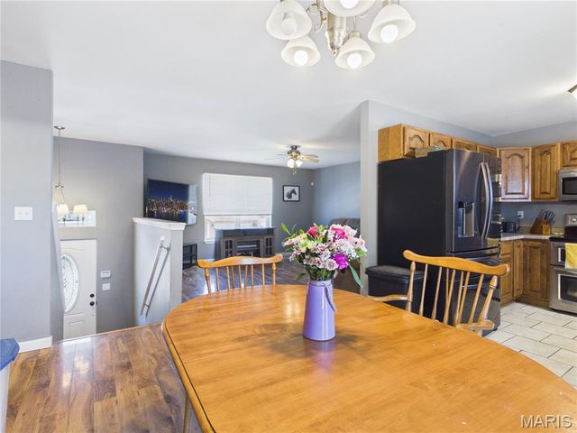 121 Penny Lane, Farmington, MO 63640
