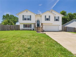 121 Penny Lane, Farmington, MO 63640