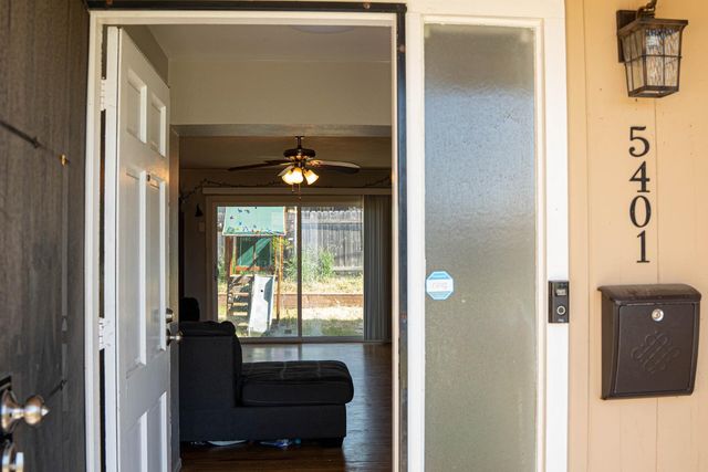 5401 Calistoga Way, Sacramento, CA 95841