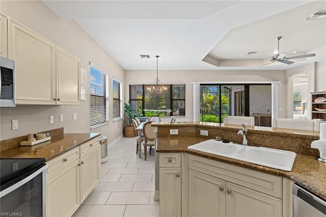 1406 Serrano CIR, Naples, FL 34105