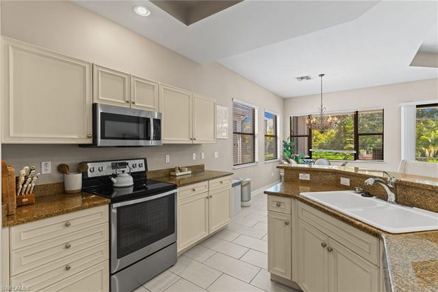 1406 Serrano CIR, Naples, FL 34105