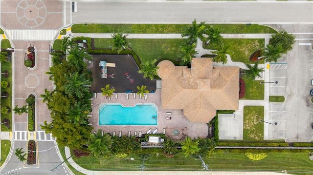 1406 Serrano CIR, Naples, FL 34105