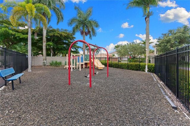 1406 Serrano CIR, Naples, FL 34105