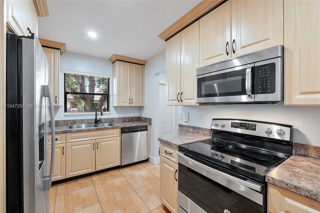 6616 N Parkway Dr 3-5, Margate, FL 33068