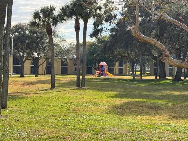 410 Meadows Circle 410, Boynton Beach, FL 33436