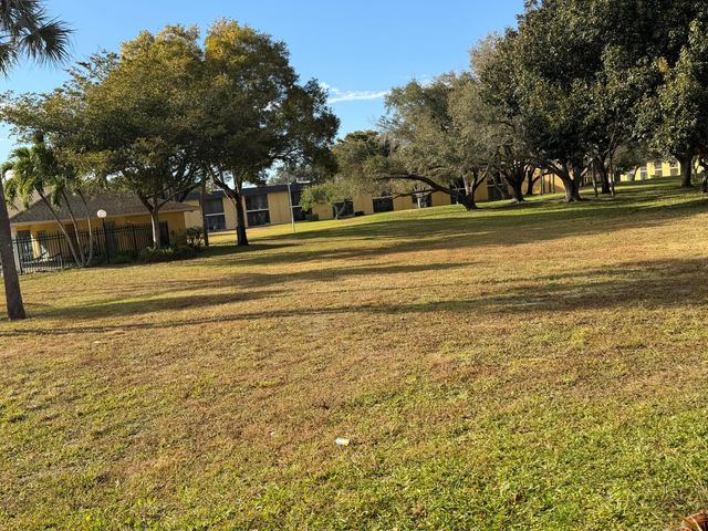 410 Meadows Circle 410, Boynton Beach, FL 33436