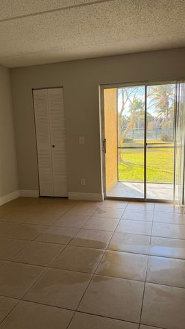 410 Meadows Circle 410, Boynton Beach, FL 33436