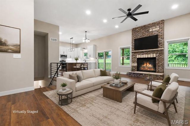 526 Dove Drive, St Charles, MO 63301