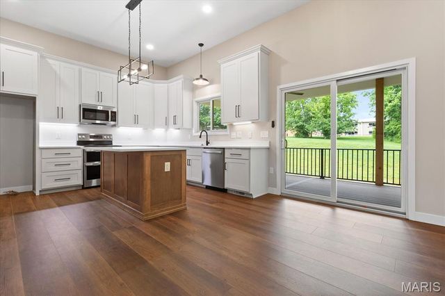 526 Dove Drive, St Charles, MO 63301