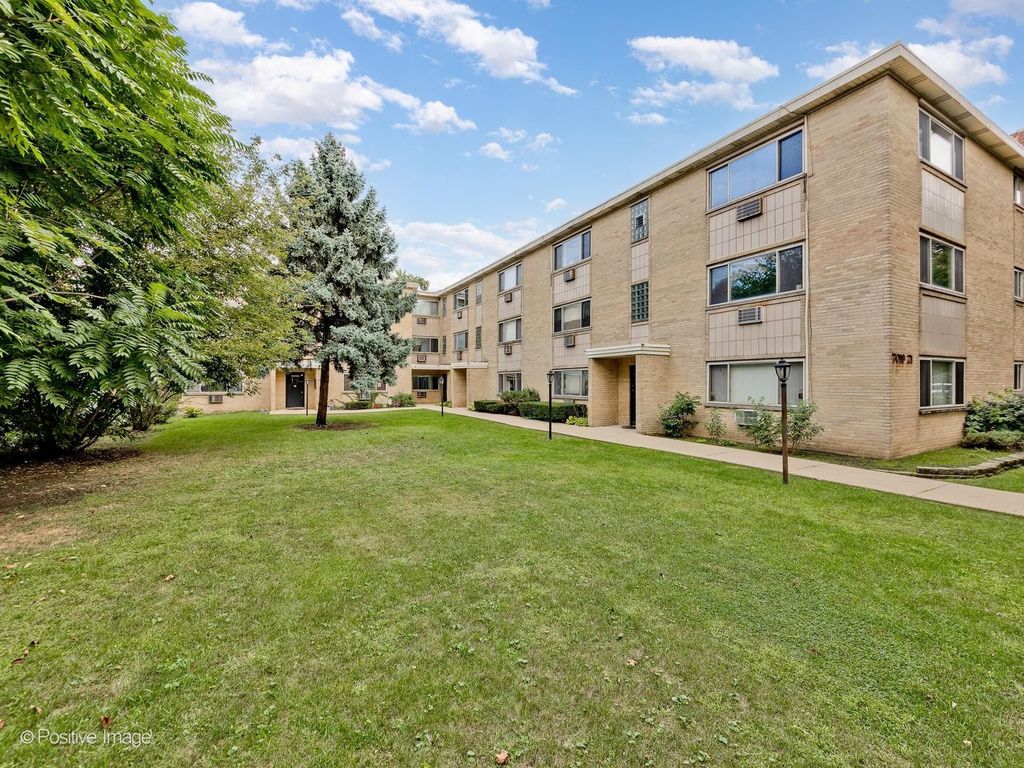 7021 N Ridge Boulevard 1E, Chicago, IL 60645 — exterior