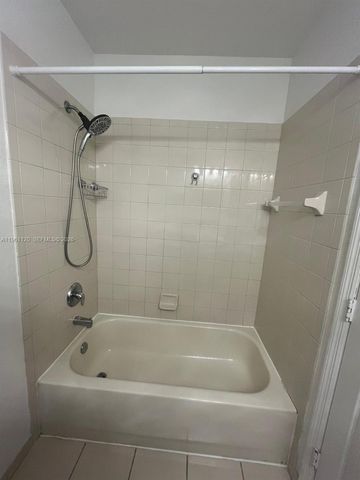 4211 Napoli Lake Dr 4211, Riviera Beach, FL 33410