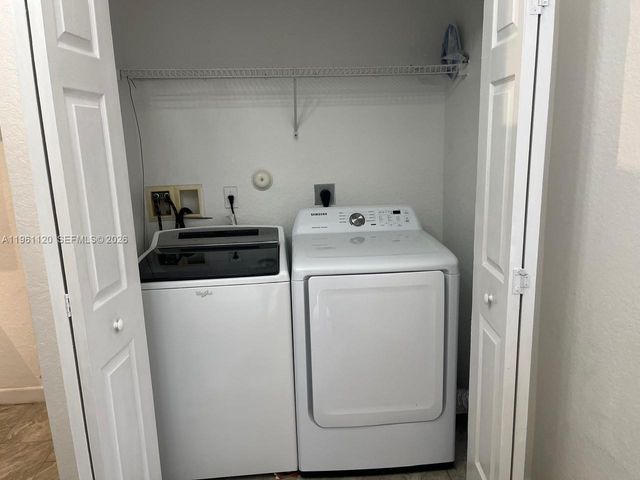 4211 Napoli Lake Dr 4211, Riviera Beach, FL 33410