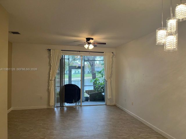 4211 Napoli Lake Dr 4211, Riviera Beach, FL 33410