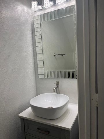 4211 Napoli Lake Dr 4211, Riviera Beach, FL 33410