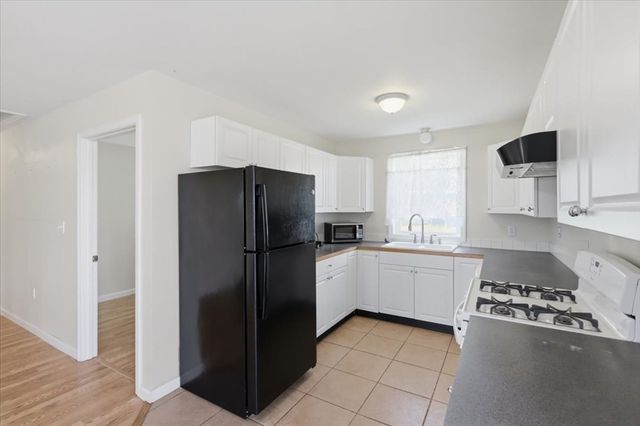 1033 Rodman St, Fall River, MA 02721