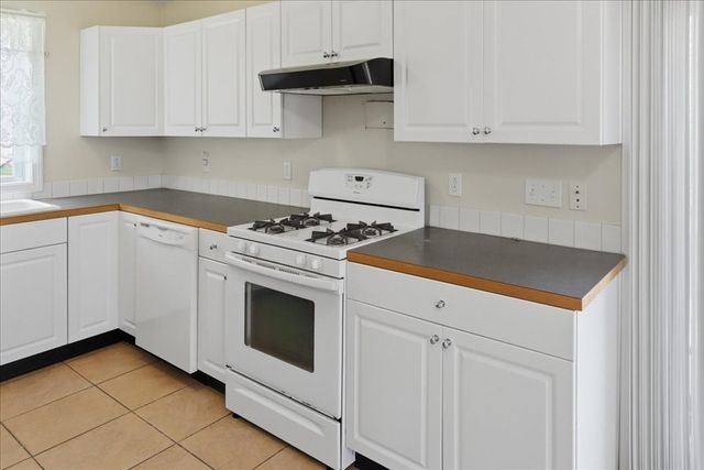 1033 Rodman St, Fall River, MA 02721