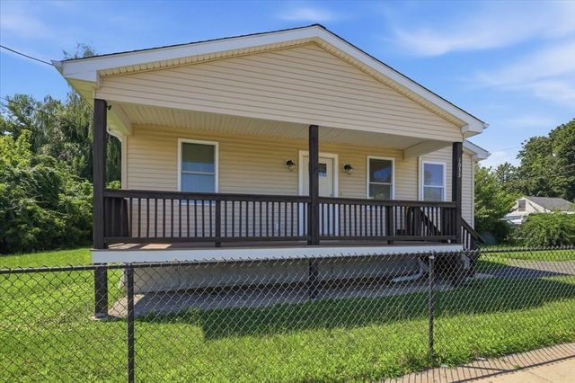 1033 Rodman St, Fall River, MA 02721
