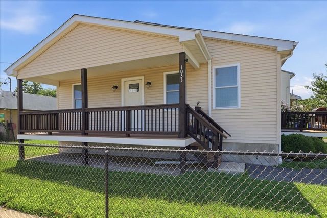 1033 Rodman St, Fall River, MA 02721