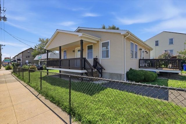 1033 Rodman St, Fall River, MA 02721