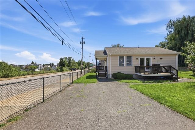 1033 Rodman St, Fall River, MA 02721