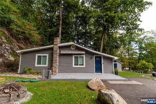 6 Oak Lane, Hardyston, NJ 07460
