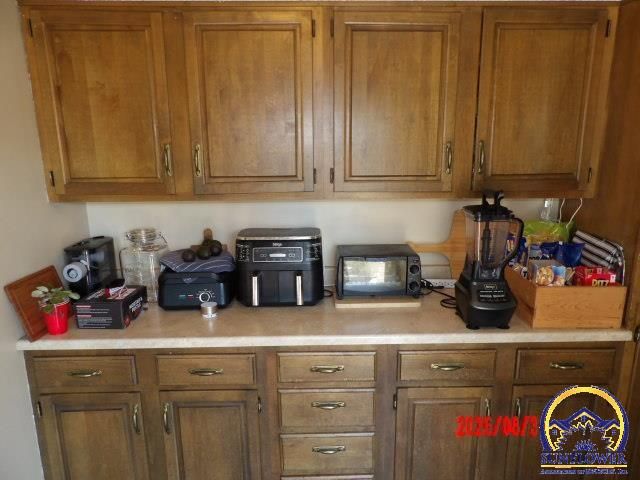 3213 SW Kent ST, Topeka, KS 66614