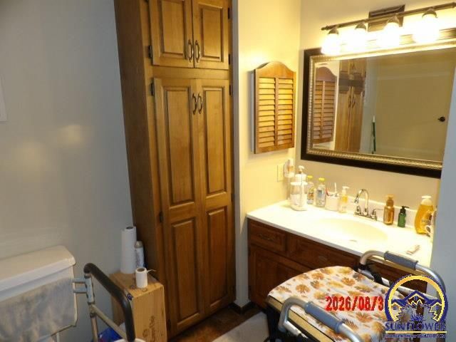 3213 SW Kent ST, Topeka, KS 66614