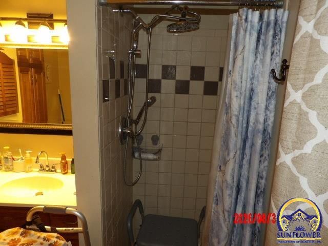 3213 SW Kent ST, Topeka, KS 66614