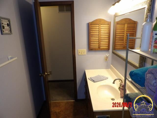 3213 SW Kent ST, Topeka, KS 66614