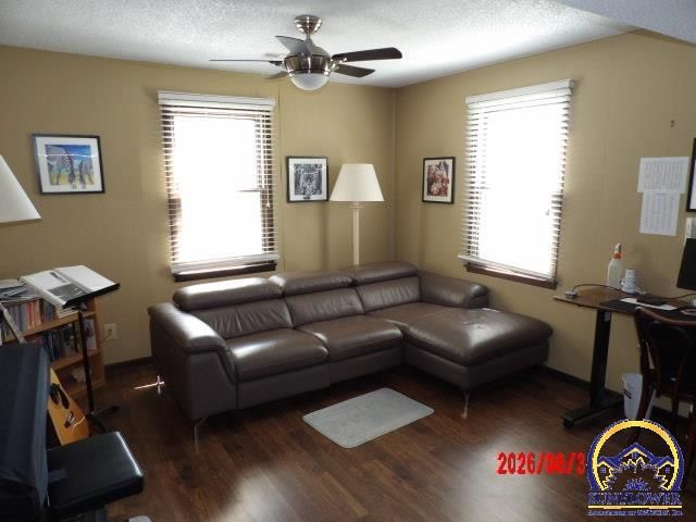 3213 SW Kent ST, Topeka, KS 66614
