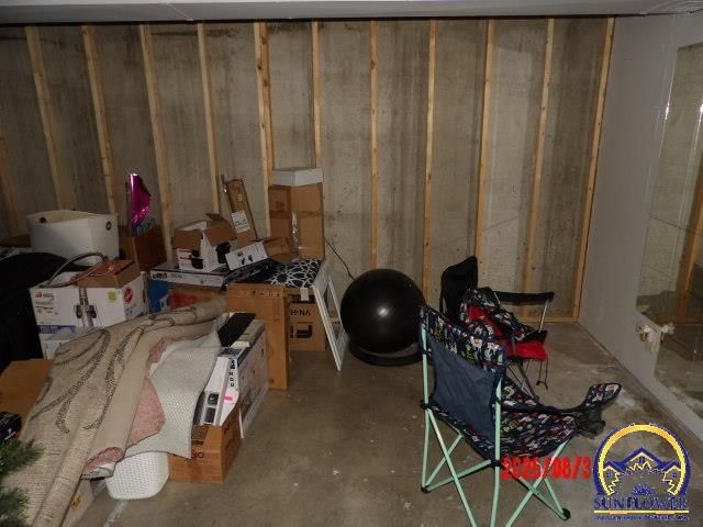 3213 SW Kent ST, Topeka, KS 66614
