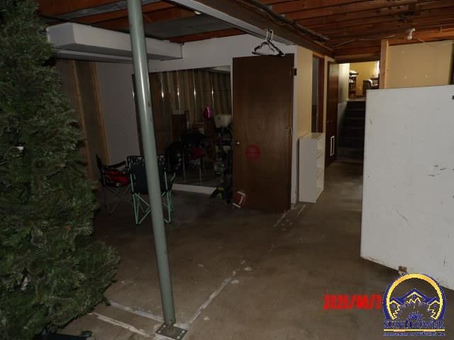 3213 SW Kent ST, Topeka, KS 66614