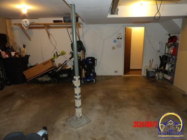 3213 SW Kent ST, Topeka, KS 66614