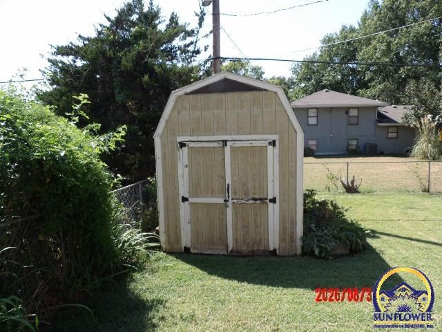 3213 SW Kent ST, Topeka, KS 66614