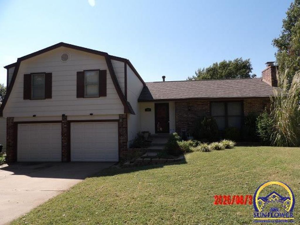 3213 SW Kent ST, Topeka, KS 66614