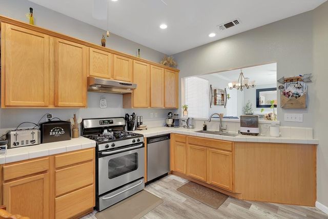 2375 Michigan Ct, Yuba City, CA 95991
