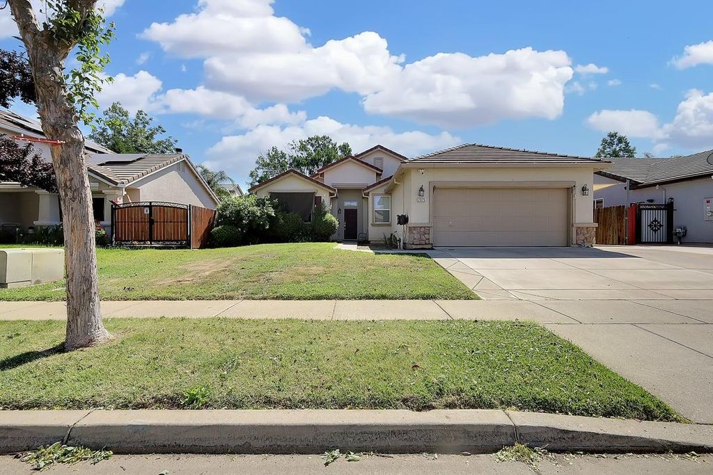 2375 Michigan Ct, Yuba City, CA 95991
