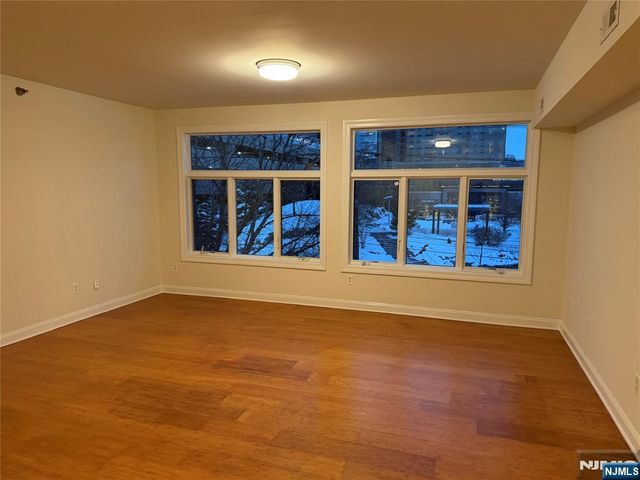 2022 Central Road 306, Fort Lee, NJ 07024