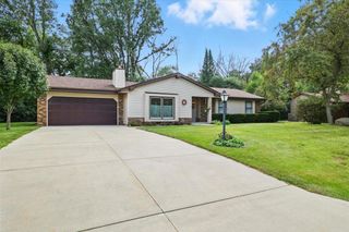 13845 W Wilbur DRIVE, New Berlin, WI 53151