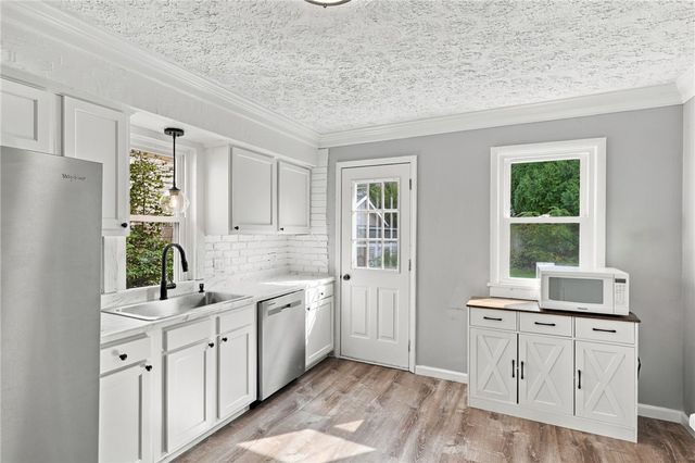 606 Madison Street, East Rochester, NY 14445