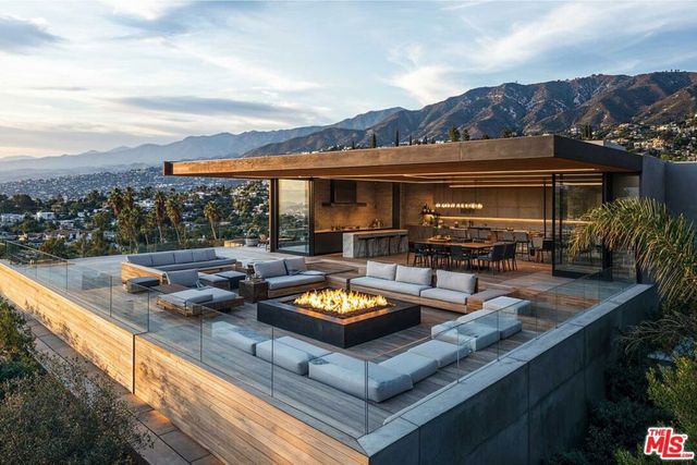 17229 Oak View Drive, Encino, CA 91316