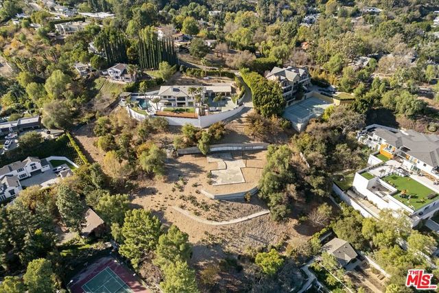 17229 Oak View Drive, Encino, CA 91316