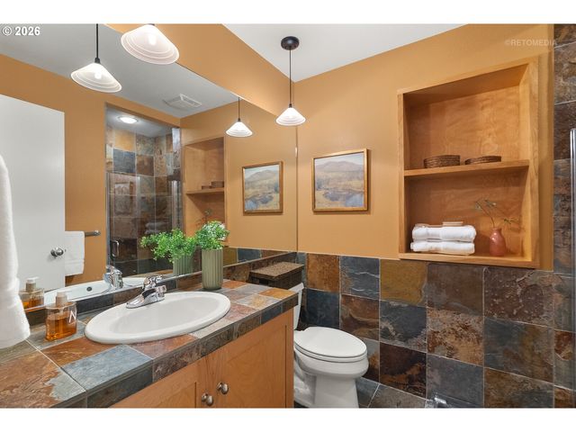 2801 Sw HILLSBORO St, Portland, OR 97239