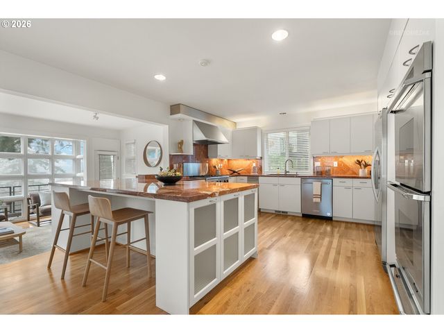 2801 Sw HILLSBORO St, Portland, OR 97239