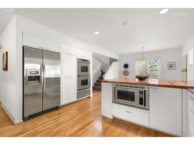 2801 Sw HILLSBORO St, Portland, OR 97239