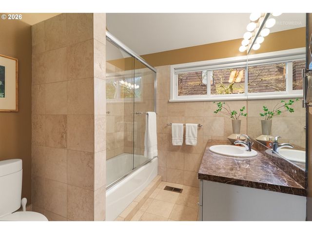 2801 Sw HILLSBORO St, Portland, OR 97239